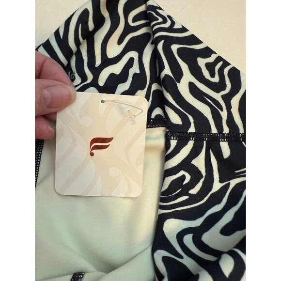 Fabletics NWT Leggings S | Animal Print High Rise Activewear Y2K Bold Statement - Picture 8 of 11